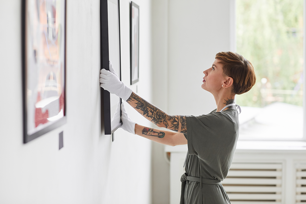 gallery employee hanging art